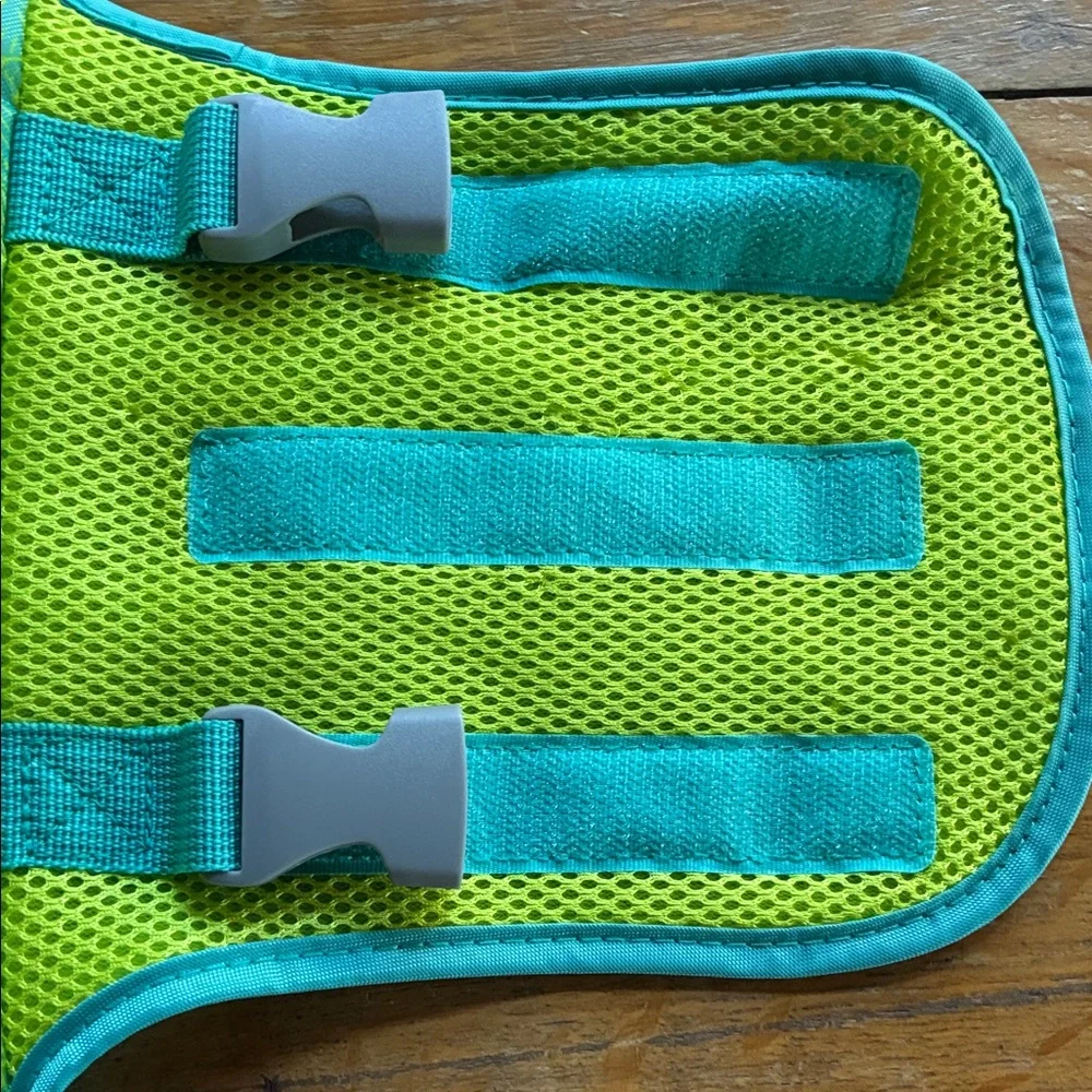Coleman Vibrant Green Pet Swim / boating/ river walks / canoeing/ pool